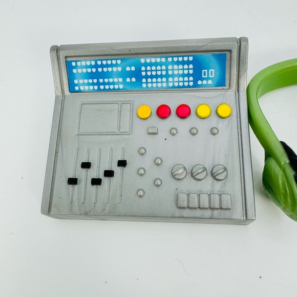 Barbie My Scene My Club DJ Booth Replacement Pieces Headphones Mixer Records TV - Picture 4 of 8